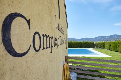 Country House 'Casa Las Niñas' with Mountain View, Shared Pool and Air Conditioning