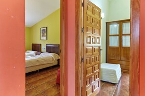 2 bedrooms, bed sheets, wheelchair access