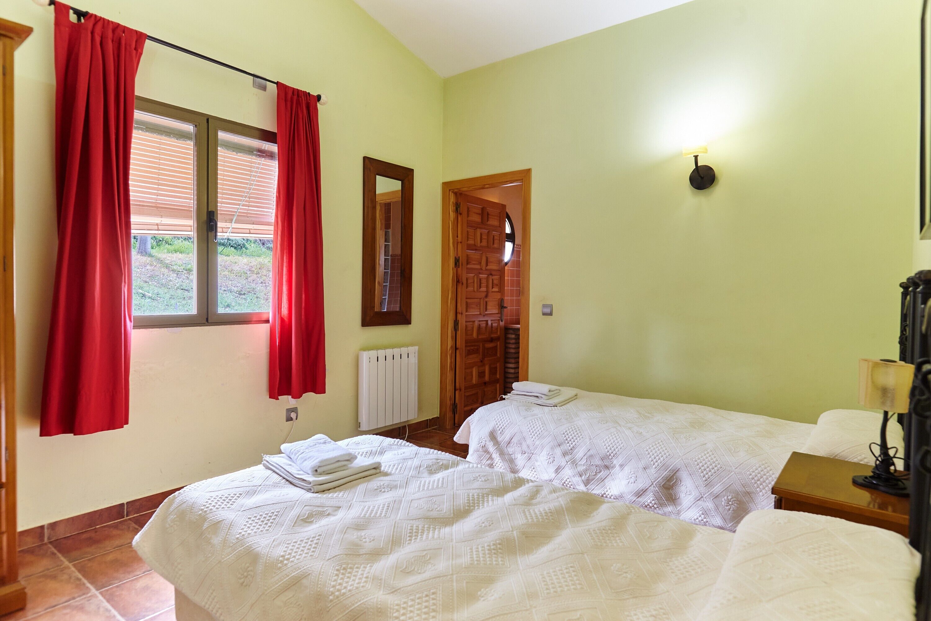 2 bedrooms, bed sheets, wheelchair access