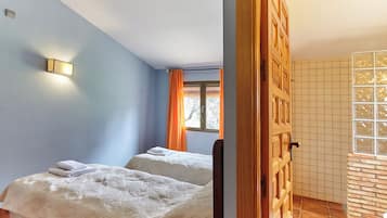 2 bedrooms, bed sheets