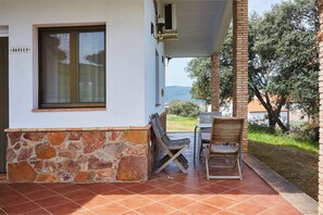 Outdoor dining - Country House 'Casa El Águila' with Mountain View, Shared Pool and Air Conditioning (ALDEAQUEMADA)