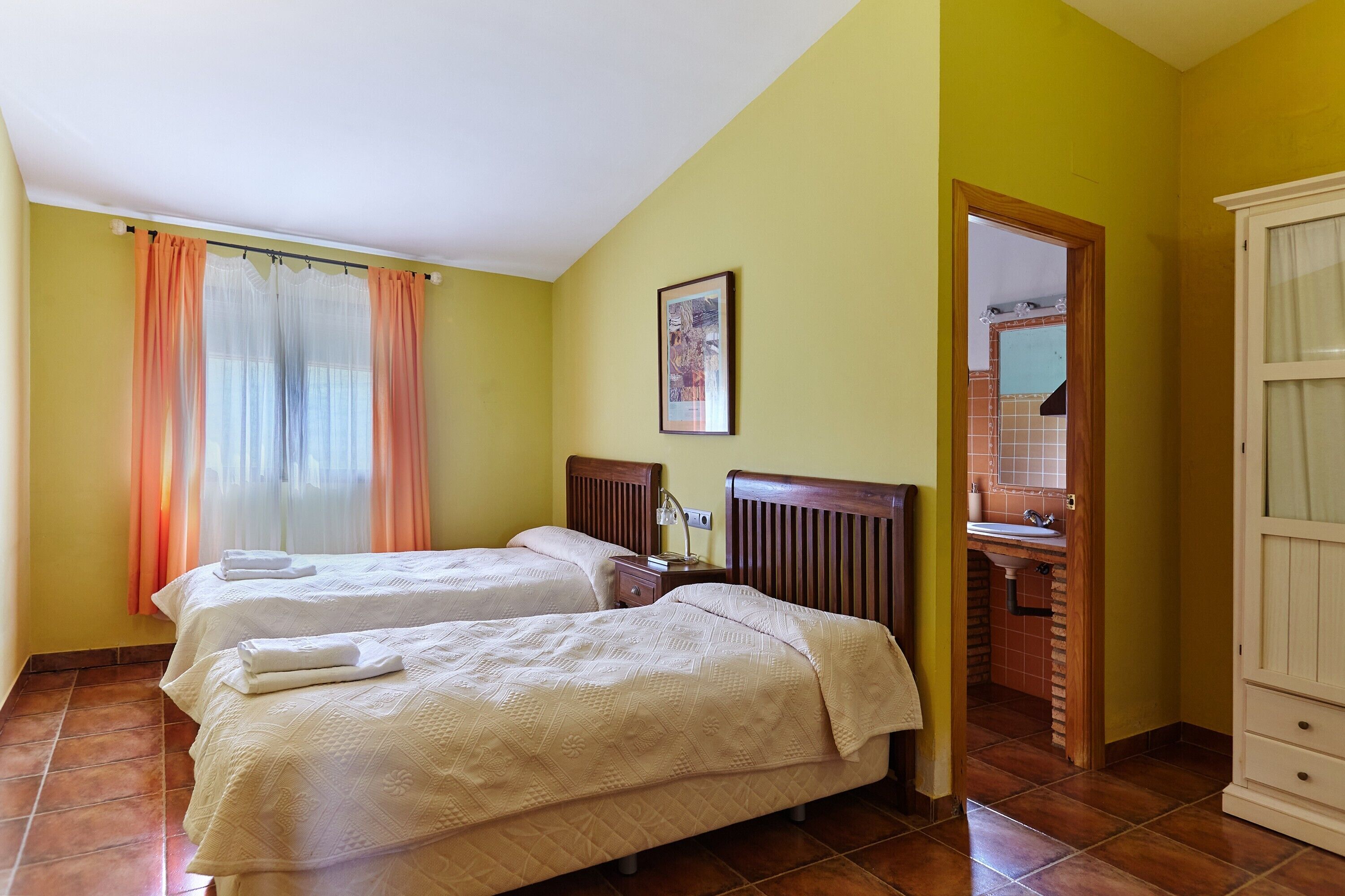 2 bedrooms, bed sheets