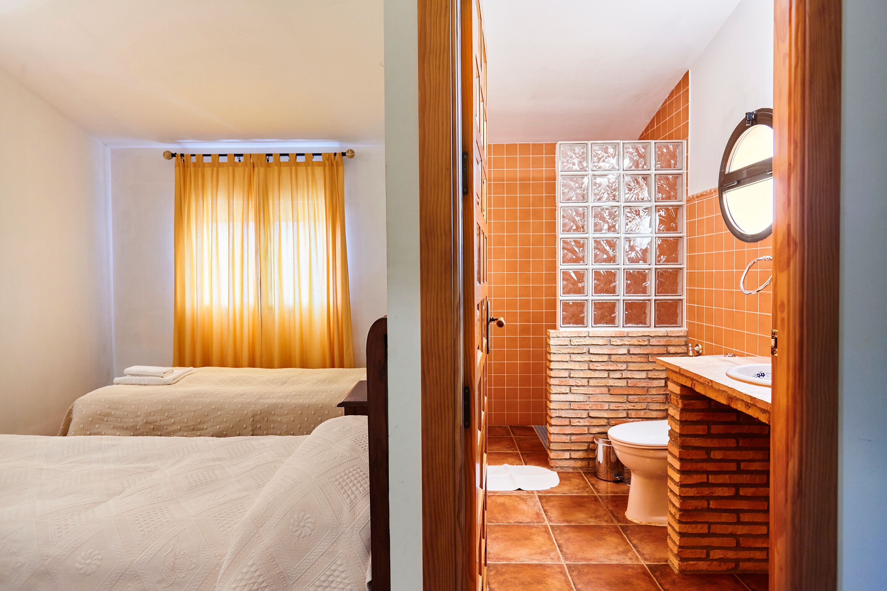 2 bedrooms, bed sheets