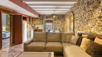 TV, fireplace, DVD player, stereo