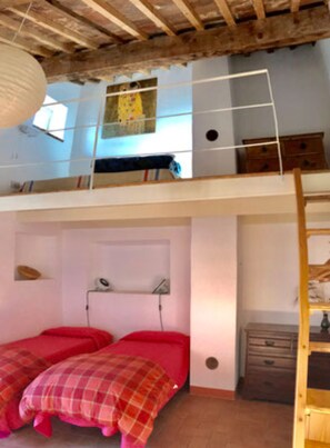 3 bedrooms, free WiFi, bed sheets