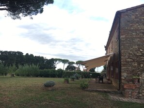 Terrace/patio - Apartment 'Piccolo' with Shared Garden and Wi-Fi (Bibbona)