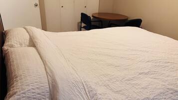 2 bedrooms, desk, iron/ironing board, free WiFi