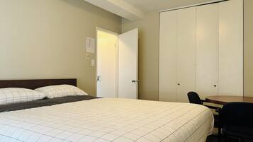 2 slaapkamers, een bureau, een strijkplank/strijkijzer, gratis wifi