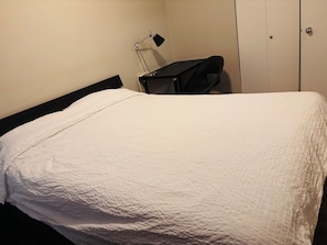 2 Schlafzimmer, Schreibtisch, Bügeleisen/Bügelbrett, kostenloses WLAN