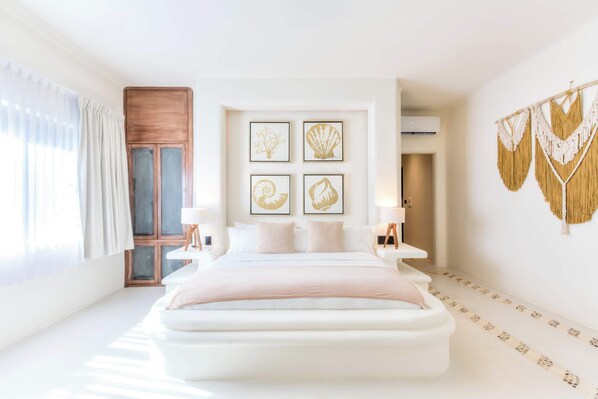 7 bedrooms, iron/ironing board, travel crib, WiFi
