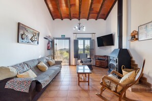 TV, fireplace, ping pong - Country House 'La Artesa' with Mountain View, Wi-Fi and Air Conditioning (Murcia)