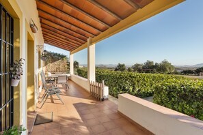 Outdoor dining - Country House 'La Artesa' with Mountain View, Wi-Fi and Air Conditioning (Murcia)