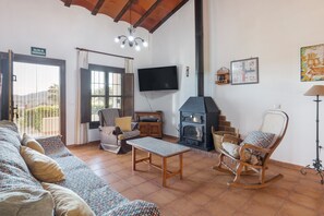 TV, fireplace, ping pong - Country House 'La Artesa' with Mountain View, Wi-Fi and Air Conditioning (Murcia)
