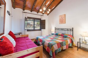 3 chambres, fer et planche à repasser, Wi-Fi gratuit, draps fournis