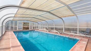 Een verwarmd zwembad