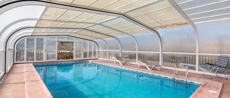 Een verwarmd zwembad