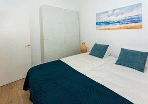 2 chambres, fer et planche à repasser, Wi-Fi gratuit, draps fournis