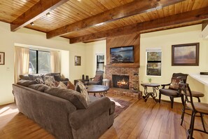 Smart TV, fireplace - Buttercup at Snow Summit - Relaxing Resort Ski Haus Condo (Big Bear Lake)