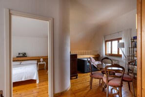 3 slaapkamers, een strijkplank/strijkijzer, gratis wifi, beddengoed