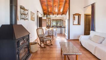 Tv, pejs, bordtennisbord