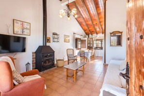 TV, fireplace, ping pong - Country House 'La Tinaja' with Mountain View, Wi-Fi and Air Conditioning (Murcia)