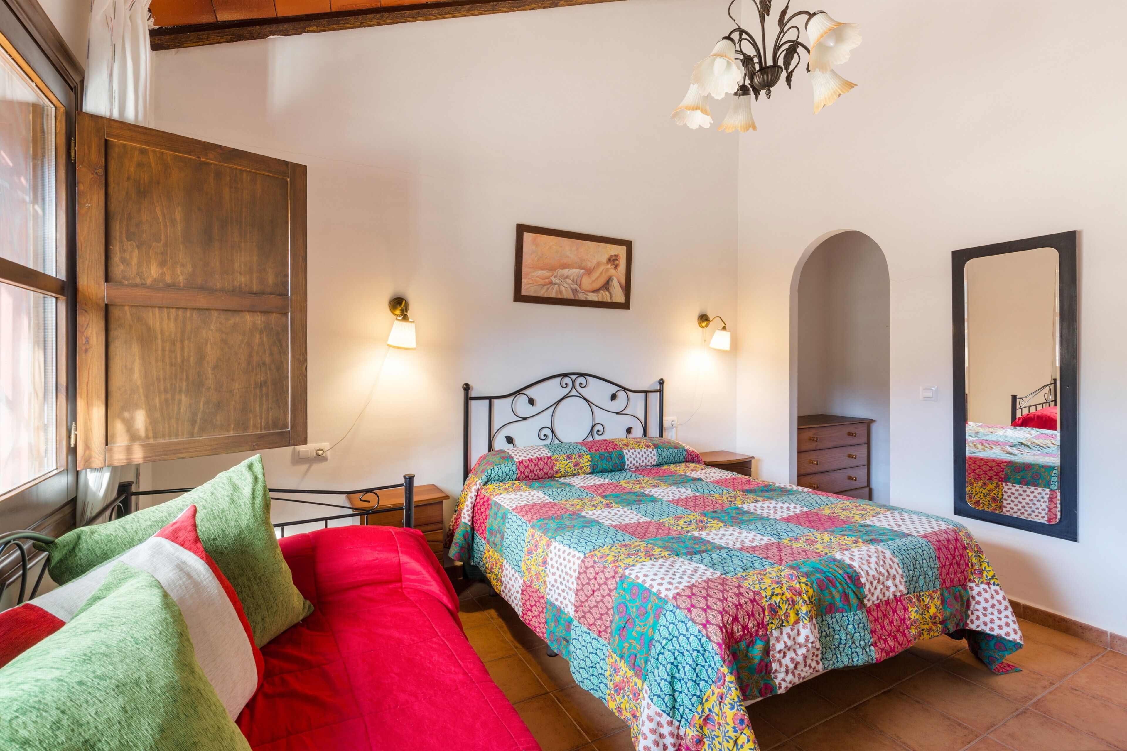 3 makuuhuonetta, silitysrauta/-lauta, ilmainen Wi-Fi, vuodevaatteet