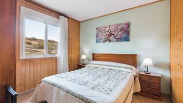 2 slaapkamers, een strijkplank/strijkijzer, gratis wifi, beddengoed