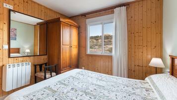 2 slaapkamers, een strijkplank/strijkijzer, gratis wifi, beddengoed