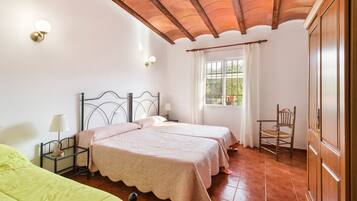 4 habitaciones, tabla de planchar con plancha y wifi gratis