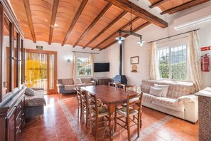 TV, fireplace, ping pong - Country House 'Casa Del Liarte' with Mountain View, Wi-Fi and Air Conditioning (Murcia)