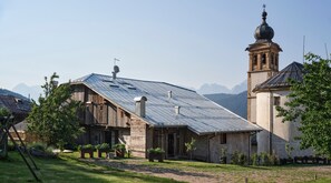 Exterior - Room 'Cànbrä Vèrdu' with Mountain View, Shared Terrace and Wi-Fi (Dosoledo)