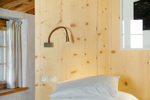 1 bedroom, free WiFi, bed sheets - Room 'Cànbrä Vèrdu' with Mountain View, Shared Terrace and Wi-Fi (Dosoledo)