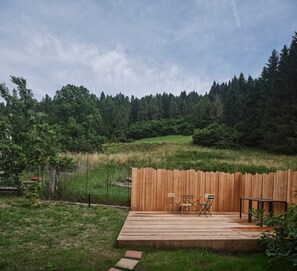 Outdoor dining - Room 'Cànbrä Vèrdu' with Mountain View, Shared Terrace and Wi-Fi (Dosoledo)