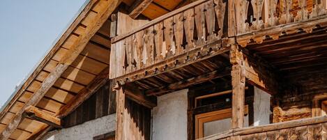 تفاصيل الفندق من الخارج