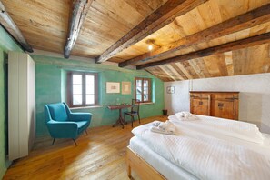 1 bedroom, free WiFi, bed sheets - Room 'Cànbrä Vèrdu' with Mountain View, Shared Terrace and Wi-Fi (Dosoledo)