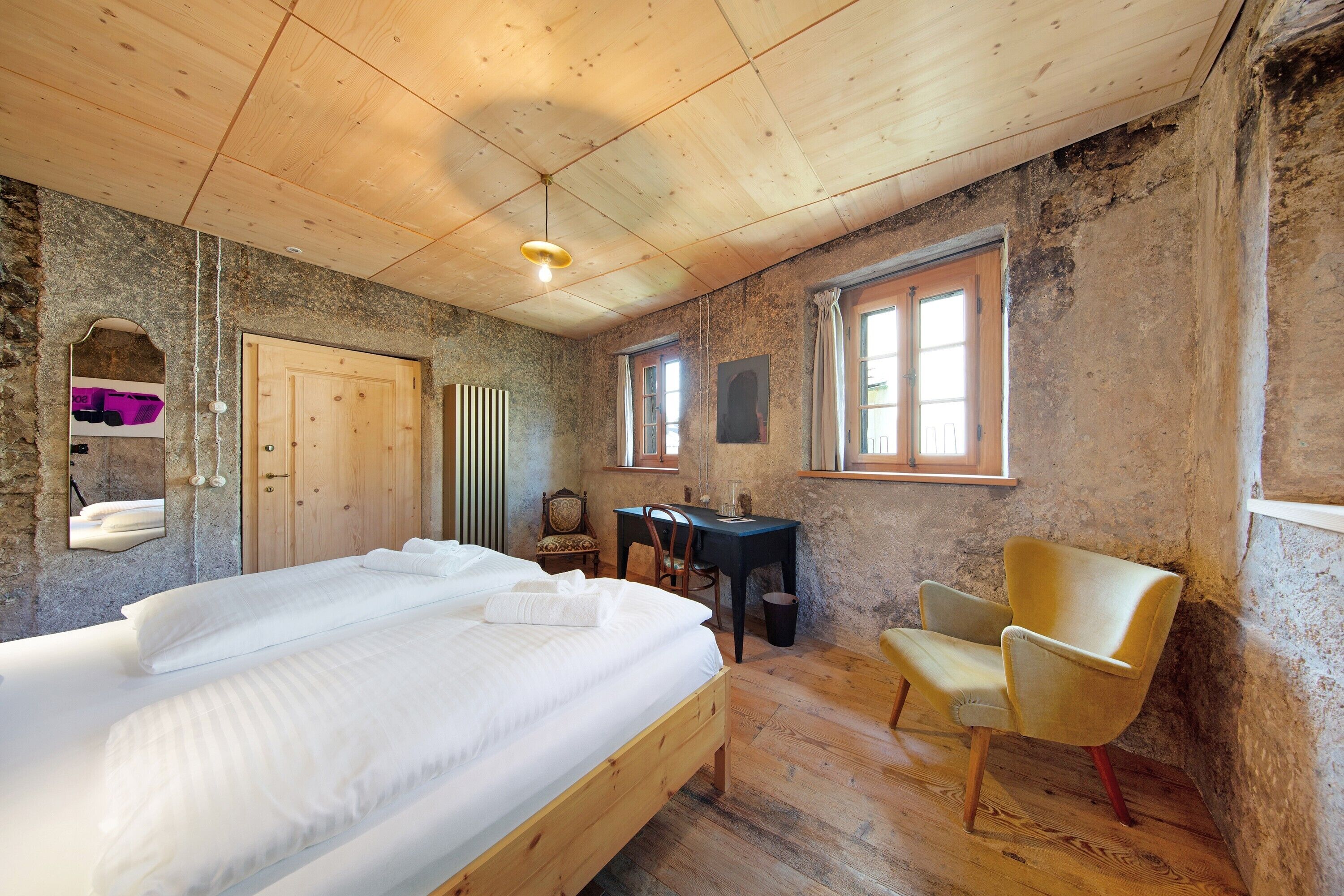 5 室のベッドルーム、WiFi (無料)、ベッドシーツ