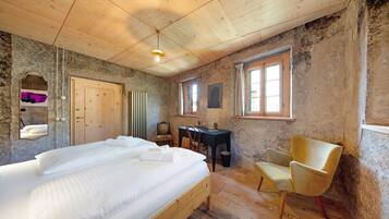 5 多间卧室、免费 WiFi、床单