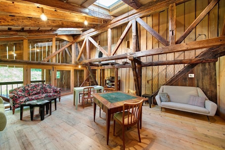 Living area. Chalet 'Cedä M House' with Mountain View, Shared Terrace and Wi-Fi