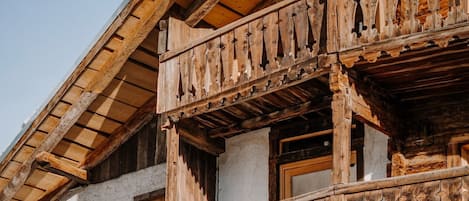 تفاصيل الفندق من الخارج