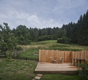 Outdoor dining - Room 'Cedùtä' with Mountain View, Shared Terrace and Wi-Fi (Dosoledo)