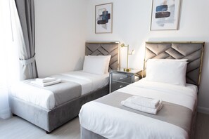 2 chambres, fer et planche à repasser, Wi-Fi gratuit, draps fournis