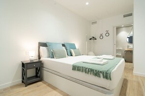 Iron/ironing board, travel crib, WiFi, bed sheets
