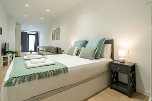 Iron/ironing board, travel crib, WiFi, bed sheets