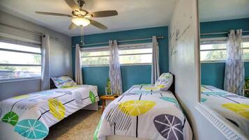 2 bedrooms, desk, iron/ironing board, travel crib