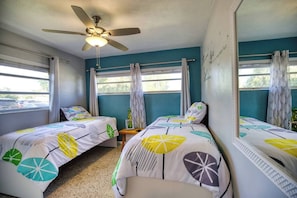 2 habitaciones, tabla de planchar con plancha y cuna de viaje