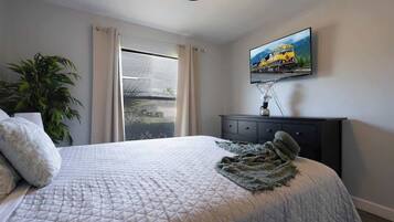 Desk, iron/ironing board, WiFi, bed sheets