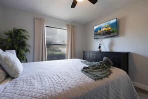 Desk, iron/ironing board, WiFi, bed sheets