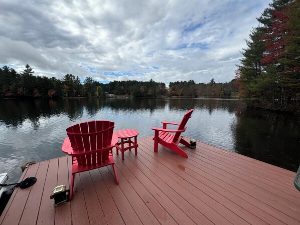 Property grounds - Loon Landing Lodge: A private, cozy lakefront cabin on White Lake. (Woodgate)