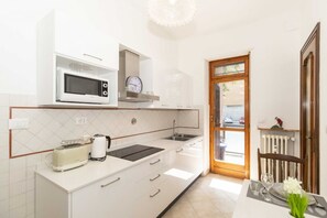 Fridge, stovetop