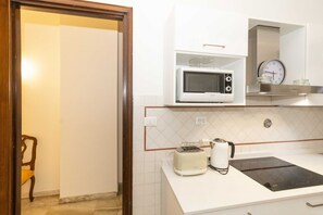 Fridge, stovetop